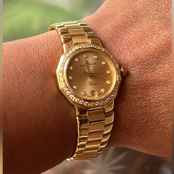 ✨SOLD✨
Baume Mercier Riviera 18k Gold & Diamond
 Watch - Picture 15 of 16